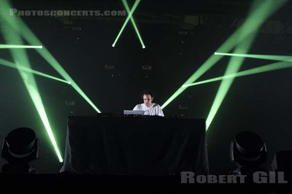 FOUR TET - 2014-11-01 - PARIS - Grande Halle de La Villette - 